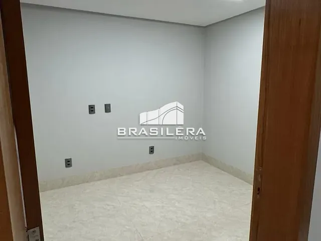 Casa com 300m² 3 quartos e 3 banheiros, à venda, no bairro Jardins Barcelona em Senador Canedo