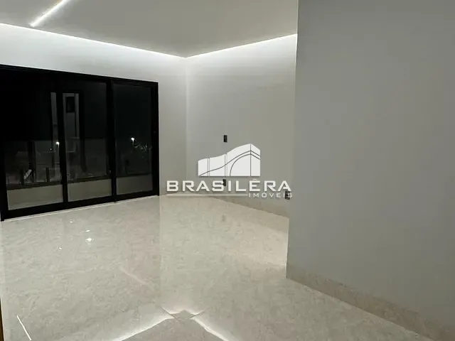 Casa com 300m² 3 quartos e 3 banheiros, à venda, no bairro Jardins Barcelona em Senador Canedo