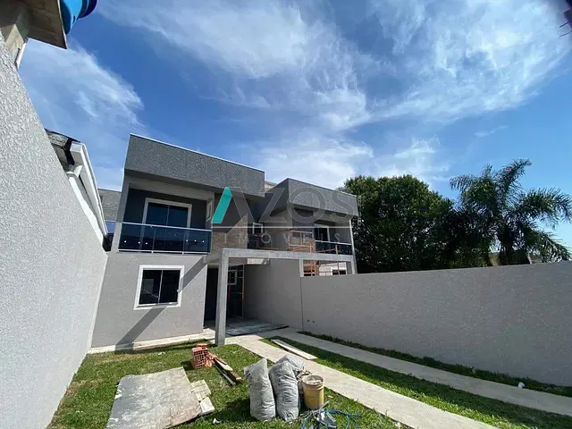 Sobrado com 180m² 3 quartos e 2 banheiros, à venda, no bairro Campo Pequeno em Colombo