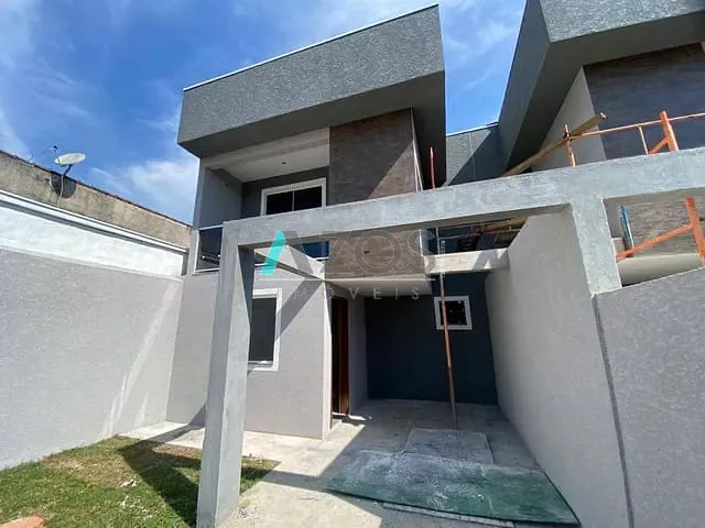 Sobrado com 180m² 3 quartos e 2 banheiros, à venda, no bairro Campo Pequeno em Colombo