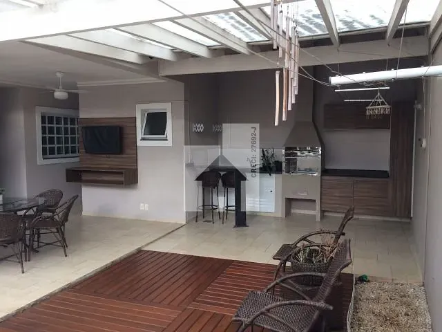 Sobrado com 280m² 4 quartos e 2 banheiros, à venda, no bairro Jardim Pitangueiras I em Jundiaí