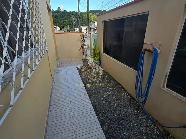 Sobrado 3 quartos e 3 banheiros, à venda, no bairro Ariribá em Balneário Camboriú