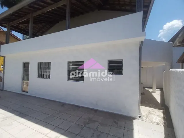 Sobrado com 250m² 3 quartos e 2 banheiros, à venda, no bairro Massaguaçu em Caraguatatuba