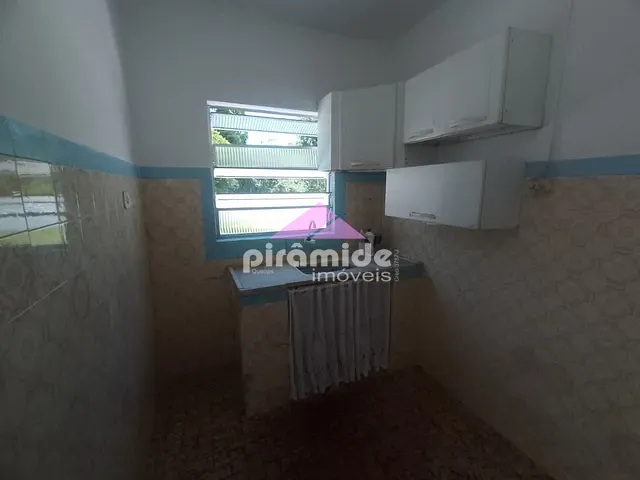 Sobrado com 250m² 3 quartos e 2 banheiros, à venda, no bairro Massaguaçu em Caraguatatuba