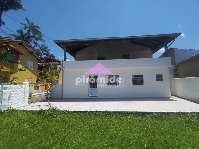Sobrado com 250m² 3 quartos e 2 banheiros, à venda, no bairro Massaguaçu em Caraguatatuba
