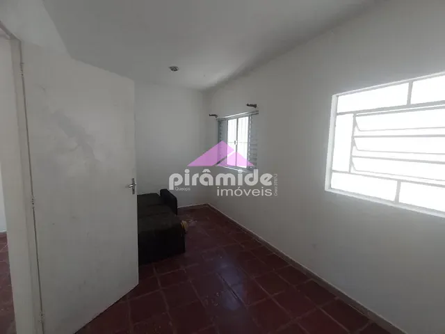 Sobrado com 250m² 3 quartos e 2 banheiros, à venda, no bairro Massaguaçu em Caraguatatuba