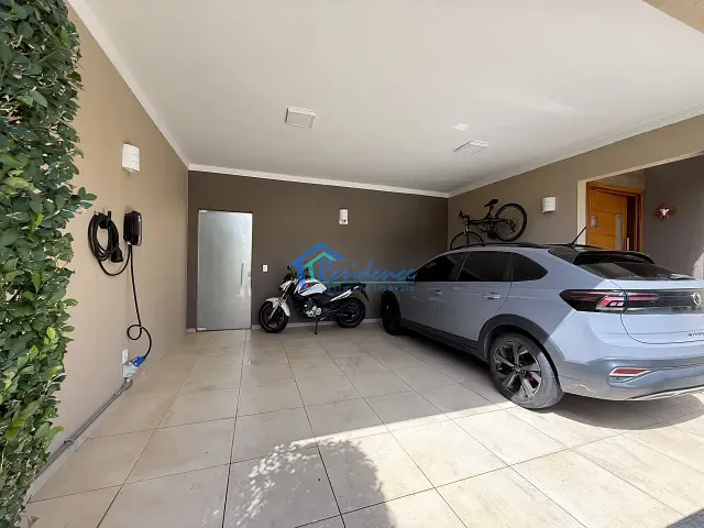 Sobrado com 402m² 4 quartos e 2 banheiros, à venda, no bairro Jardim Residencial Alto De Itaici em Indaiatuba