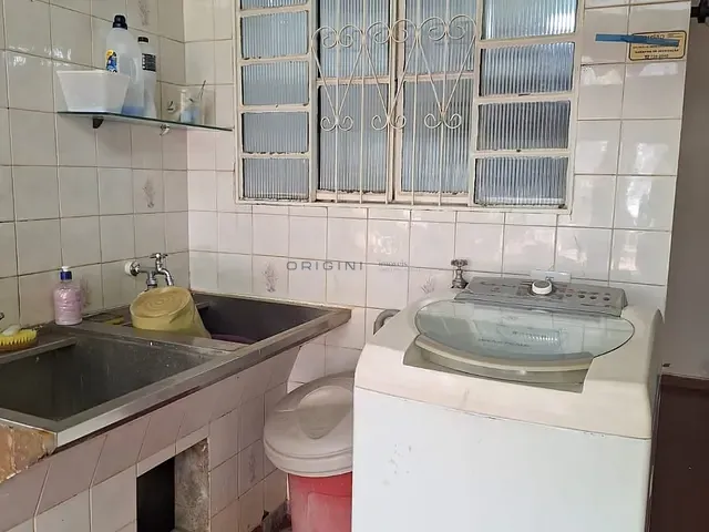 Sobrado com 360m² 3 quartos e 4 banheiros, à venda, no bairro Monte Castelo em Campo Grande