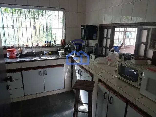 Casa com 300m² 3 quartos e 2 banheiros, à venda, no bairro Golfinho em Caraguatatuba