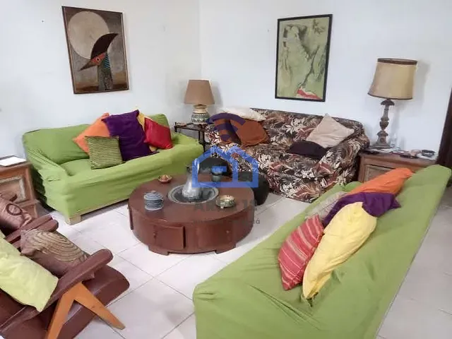 Casa com 300m² 3 quartos e 2 banheiros, à venda, no bairro Golfinho em Caraguatatuba