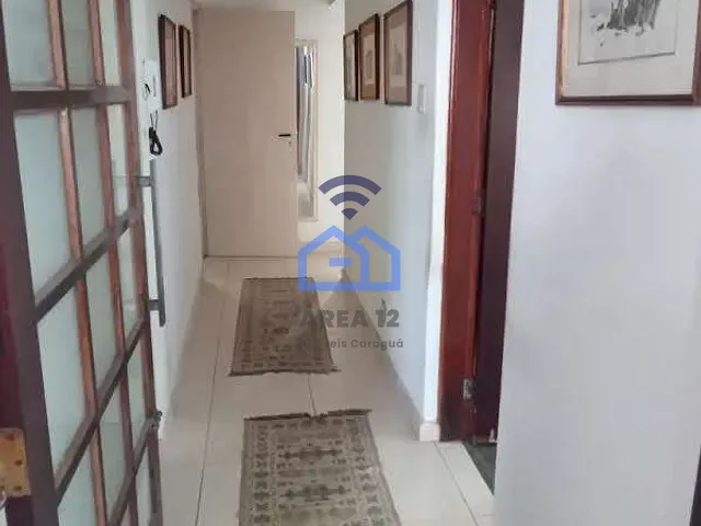 Casa com 300m² 3 quartos e 2 banheiros, à venda, no bairro Golfinho em Caraguatatuba