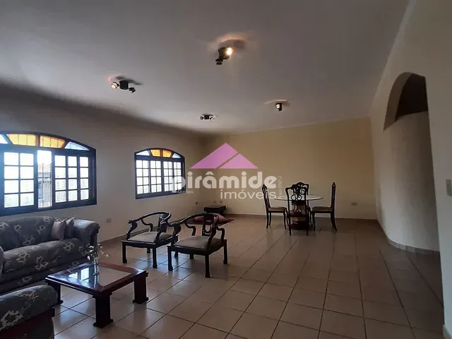 Sobrado com 300m² 6 quartos e 6 banheiros, à venda, no bairro Jardim Estrela D'Alva em Caraguatatuba