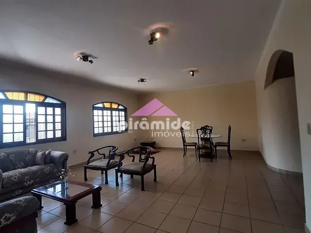 Sobrado com 300m² 6 quartos e 6 banheiros, à venda, no bairro Jardim Estrela D'Alva em Caraguatatuba