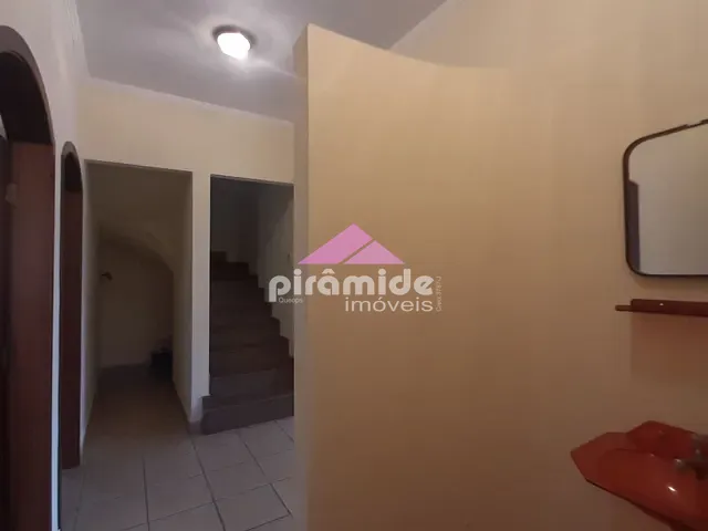 Sobrado com 300m² 6 quartos e 6 banheiros, à venda, no bairro Jardim Estrela D'Alva em Caraguatatuba