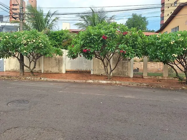Sobrado com 400m² 3 quartos e 2 banheiros, à venda, no bairro Monte Castelo em Campo Grande