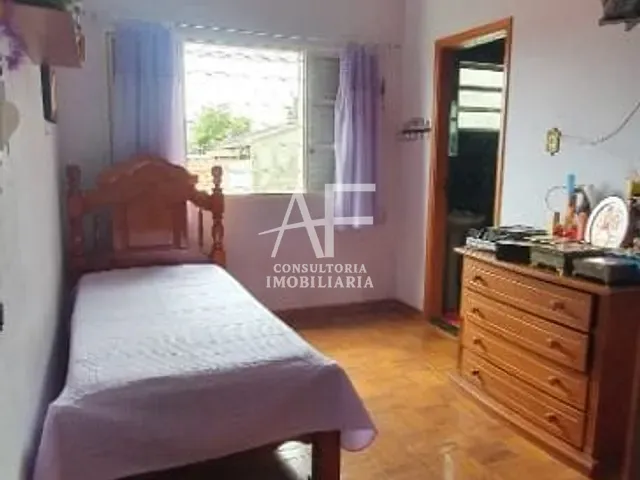 Sobrado com 250m² 3 quartos e 2 banheiros, à venda, no bairro Estiva em Taubaté