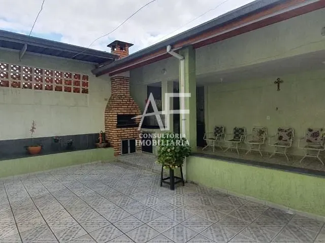 Sobrado com 250m² 3 quartos e 2 banheiros, à venda, no bairro Estiva em Taubaté