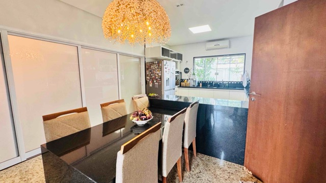 Foto do Sobrado - Casa Alto Padrão com 4 Suítes, Piscina, Churrasqueira e 537m² de Área Construída – Conforto e Lazer em um Só Lugar! | ApêHouse | Imobi