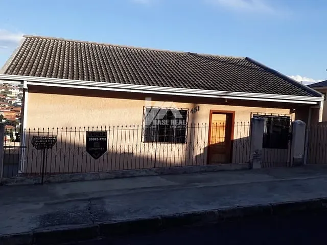 Sobrado com 178m² 5 quartos e 3 banheiros, à venda, no bairro Ronda em Ponta Grossa