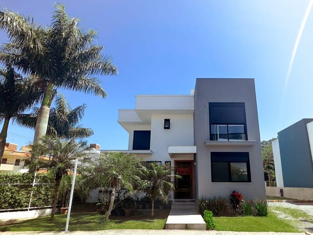 Casa com 288m² 4 quartos e 5 banheiros, à venda, no bairro Cachoeira do Bom Jesus em Florianópolis