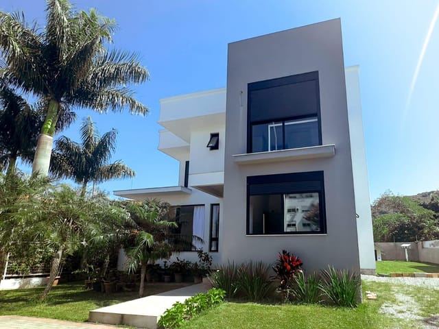 Casa com 288m² 4 quartos e 5 banheiros, à venda, no bairro Cachoeira do Bom Jesus em Florianópolis