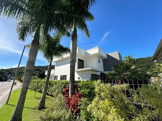 Casa com 288m² 4 quartos e 5 banheiros, à venda, no bairro Cachoeira do Bom Jesus em Florianópolis