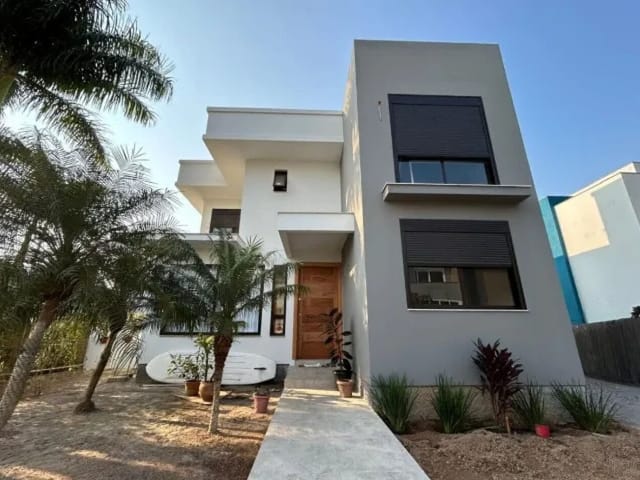Casa com 288m² 4 quartos e 5 banheiros, à venda, no bairro Cachoeira do Bom Jesus em Florianópolis