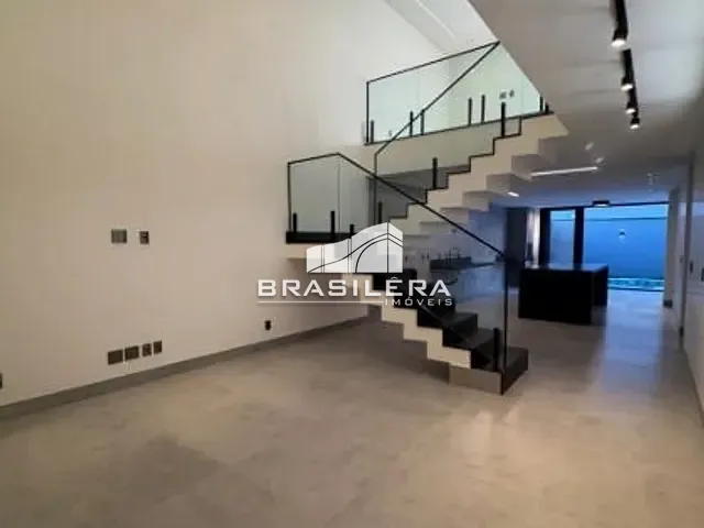 Casa com 267m² 4 quartos e 5 banheiros, à venda, no bairro Jardins Capri em Senador Canedo