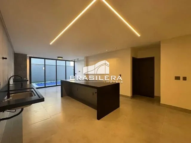Casa com 267m² 4 quartos e 5 banheiros, à venda, no bairro Jardins Capri em Senador Canedo