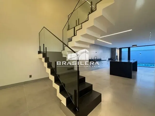 Casa com 267m² 4 quartos e 5 banheiros, à venda, no bairro Jardins Capri em Senador Canedo