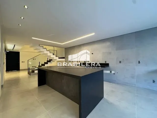 Casa com 267m² 4 quartos e 5 banheiros, à venda, no bairro Jardins Capri em Senador Canedo