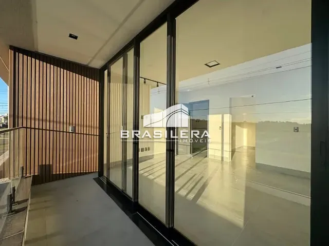 Casa com 267m² 4 quartos e 5 banheiros, à venda, no bairro Jardins Capri em Senador Canedo