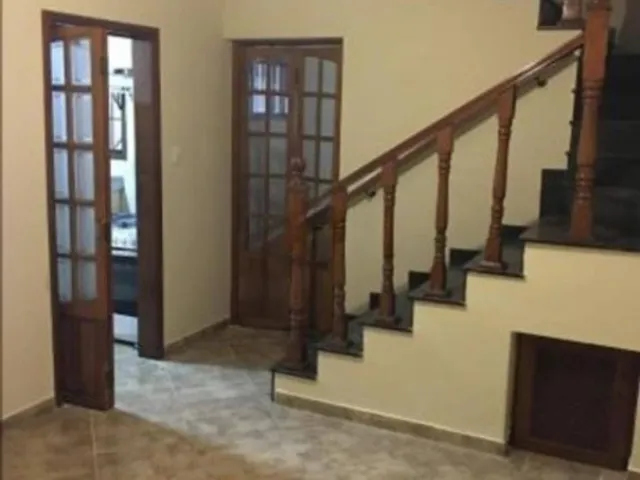 Sobrado 5 quartos e 5 banheiros, à venda, no bairro Vila Scarpelli em Santo André