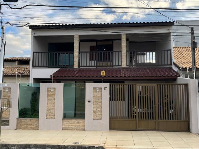 Sobrado com 240m² 3 quartos e 4 banheiros, à venda, no bairro Parque Jóquei Club em Campos dos Goytacazes