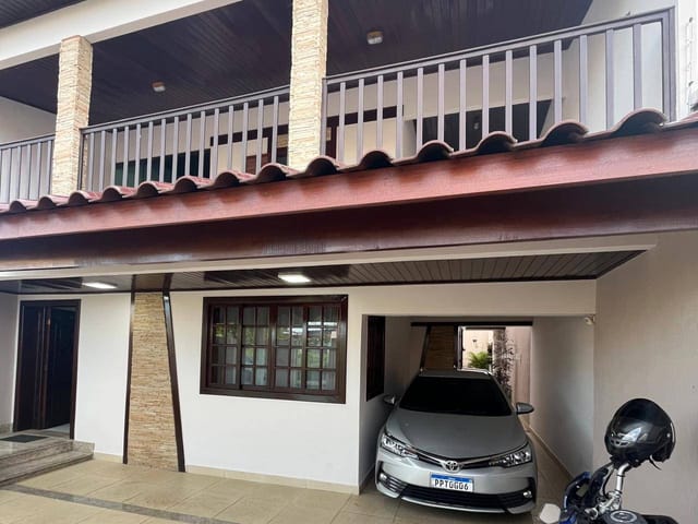 Sobrado com 240m² 3 quartos e 4 banheiros, à venda, no bairro Parque Jóquei Club em Campos dos Goytacazes