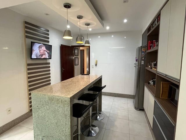 Sobrado com 240m² 3 quartos e 4 banheiros, à venda, no bairro Parque Jóquei Club em Campos dos Goytacazes
