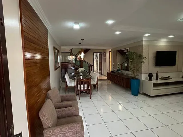 Sobrado com 240m² 3 quartos e 4 banheiros, à venda, no bairro Parque Jóquei Club em Campos dos Goytacazes