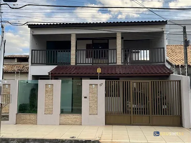 Sobrado com 240m² 3 quartos e 4 banheiros, à venda, no bairro Parque Jóquei Club em Campos dos Goytacazes
