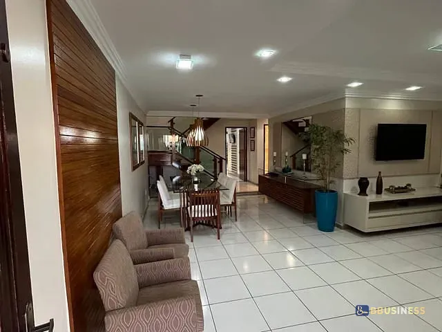 Sobrado com 240m² 3 quartos e 4 banheiros, à venda, no bairro Parque Jóquei Club em Campos dos Goytacazes