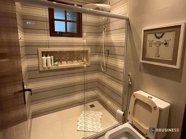 Sobrado com 240m² 3 quartos e 4 banheiros, à venda, no bairro Parque Jóquei Club em Campos dos Goytacazes