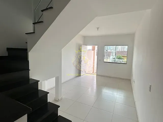 Sobrado 2 quartos e 3 banheiros, à venda, no bairro Tabuleiro em Camboriú