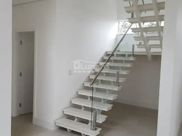 Sobrado com 312m² 3 quartos e 4 banheiros, à venda, no bairro Fazenda Rodeio em Mogi das Cruzes