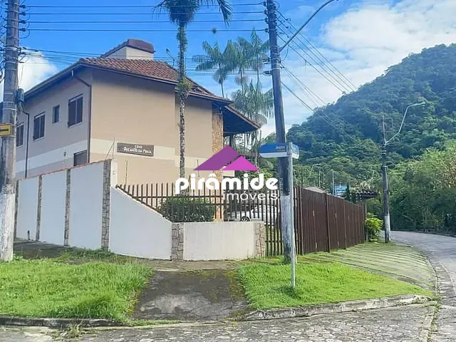 Sobrado com 140m² 3 quartos e 2 banheiros, à venda, no bairro Martim de Sá em Caraguatatuba