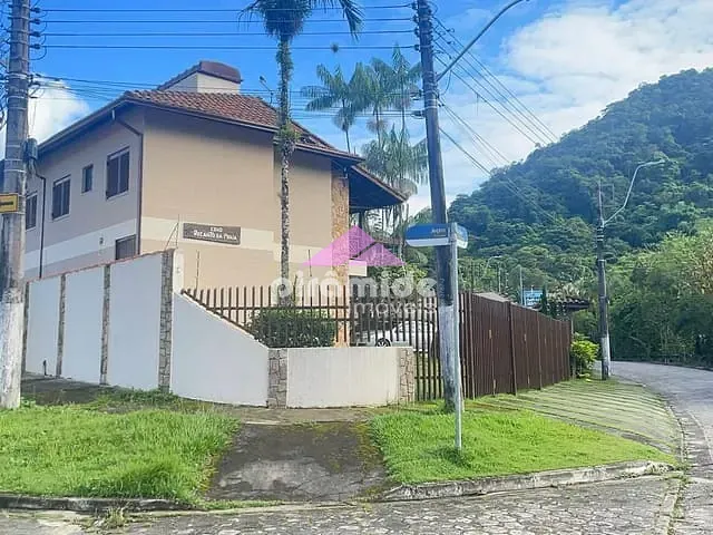 Sobrado com 140m² 3 quartos e 2 banheiros, à venda, no bairro Martim de Sá em Caraguatatuba