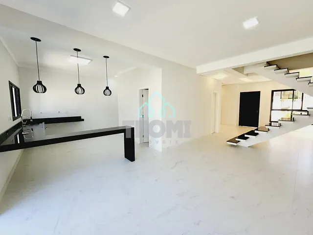 Sobrado com 337m² 3 quartos e 5 banheiros, à venda, no bairro Bairro dos Guedes em Tremembé