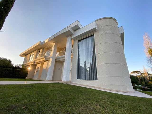 Casa com 1115m² 5 quartos e 8 banheiros, à venda, no bairro Santa Felicidade em Curitiba