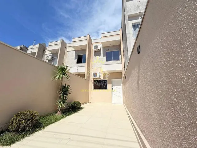 Sobrado 2 quartos e 2 banheiros, à venda, no bairro São Francisco de Assis em Camboriú