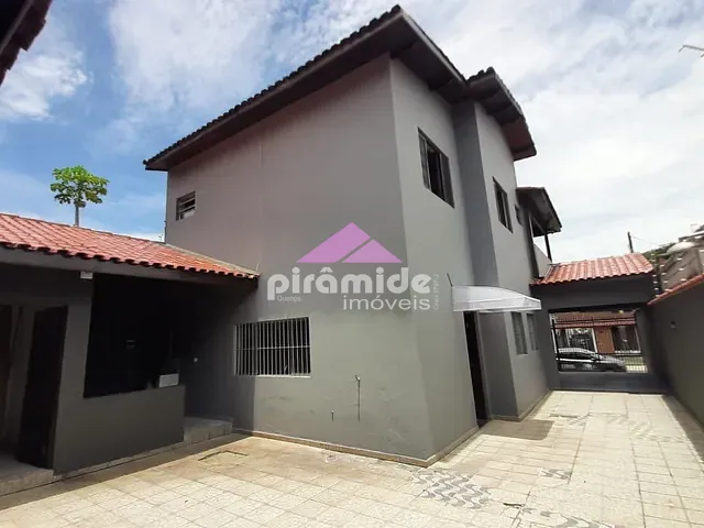 Sobrado com 250m² 4 quartos e 4 banheiros, à venda, no bairro Martim de Sá em Caraguatatuba