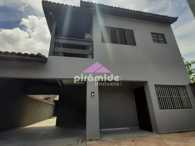 Sobrado com 250m² 4 quartos e 4 banheiros, à venda, no bairro Martim de Sá em Caraguatatuba