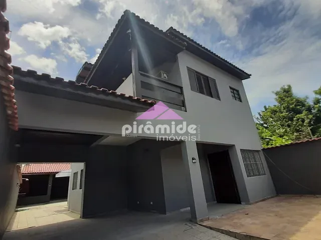 Sobrado com 250m² 4 quartos e 4 banheiros, à venda, no bairro Martim de Sá em Caraguatatuba